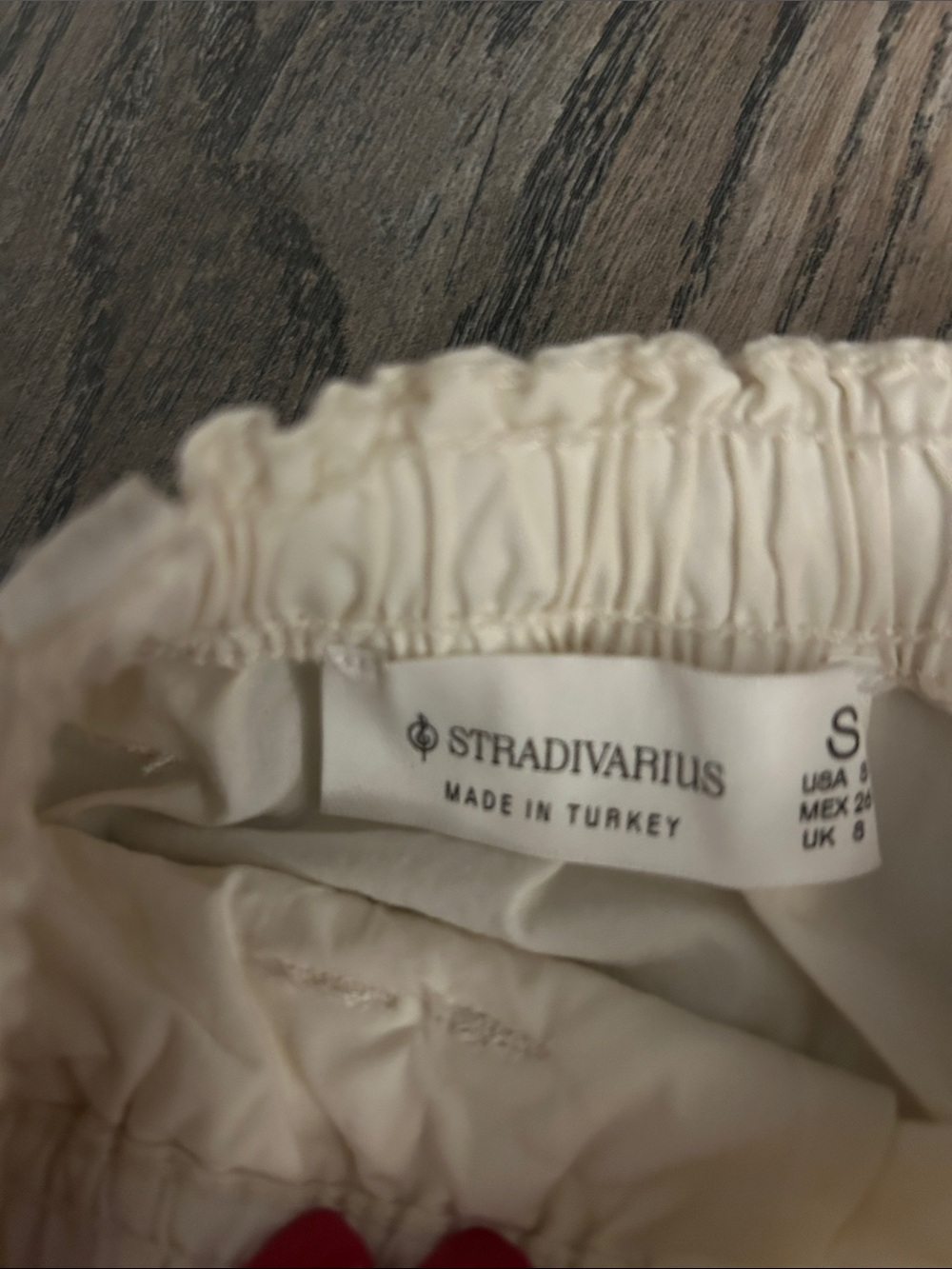 Stradivarius woman’s Cream Elastic Waist Shorts